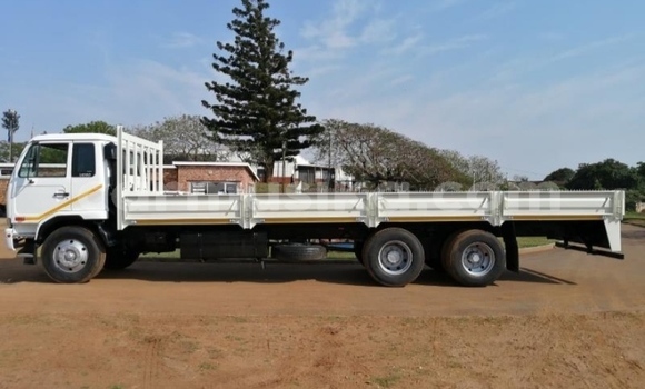 Acheter Occasion Utilitaire Nissan UD Blanc à Beitbridge, Matabeleland South Acheter Occasion Utilitaire Nissan UD Blanc à Beitbridge, Matabeleland South