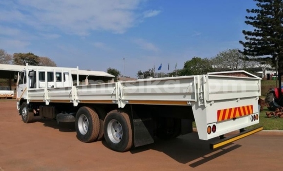 Acheter Occasion Utilitaire Nissan UD Blanc à Beitbridge, Matabeleland South Acheter Occasion Utilitaire Nissan UD Blanc à Beitbridge, Matabeleland South