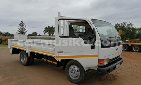 Acheter Occasion Utilitaire Nissan UD Blanc à Beitbridge, Matabeleland South Acheter Occasion Utilitaire Nissan UD Blanc à Beitbridge, Matabeleland South