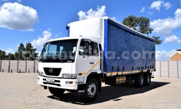 Nunua Ilio tumika Nissan UD Nyeupe Lori ndani ya Beitbridge nchini Matabeleland Kusini Nunua Ilio tumika Nissan UD Nyeupe Lori ndani ya Beitbridge nchini Matabeleland Kusini