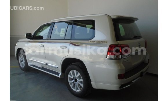 Buy Import Toyota Land Cruiser White Car in Import - Dubai in Harare Buy Import Toyota Land Cruiser White Car in Import - Dubai in Harare