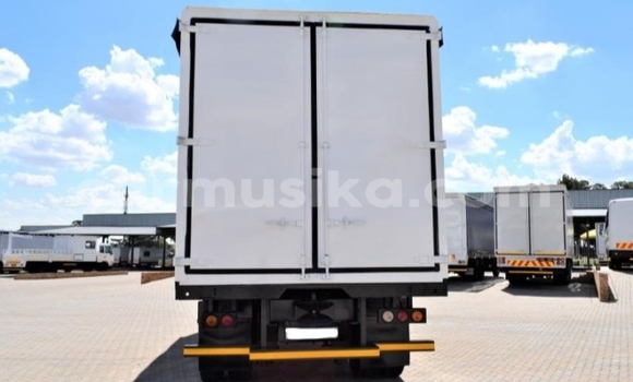 Nunua Ilio tumika Nissan UD Nyeupe Lori ndani ya Beitbridge nchini Matabeleland Kusini Nunua Ilio tumika Nissan UD Nyeupe Lori ndani ya Beitbridge nchini Matabeleland Kusini