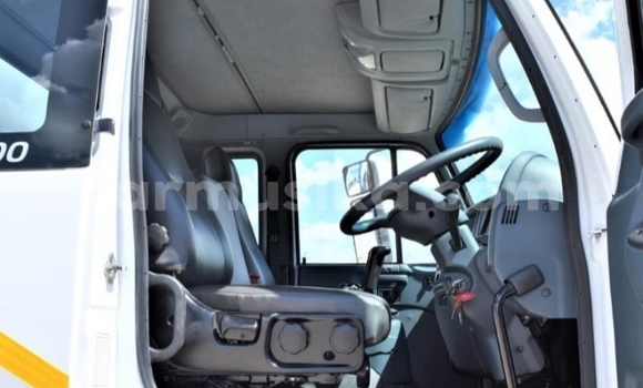 Nunua Ilio tumika Nissan UD Nyeupe Lori ndani ya Beitbridge nchini Matabeleland Kusini Nunua Ilio tumika Nissan UD Nyeupe Lori ndani ya Beitbridge nchini Matabeleland Kusini