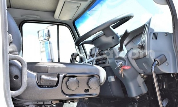 Nunua Ilio tumika Nissan UD Nyeupe Lori ndani ya Beitbridge nchini Matabeleland Kusini Nunua Ilio tumika Nissan UD Nyeupe Lori ndani ya Beitbridge nchini Matabeleland Kusini