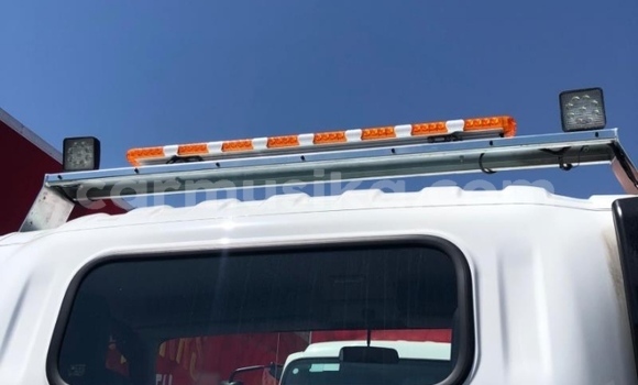 Acheter Occasion Utilitaire Isuzu FTR 850 Blanc à Beitbridge, Matabeleland South Acheter Occasion Utilitaire Isuzu FTR 850 Blanc à Beitbridge, Matabeleland South