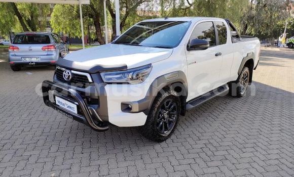 Buy Used Toyota Hilux White Car in Beitbridge in Matabeleland South