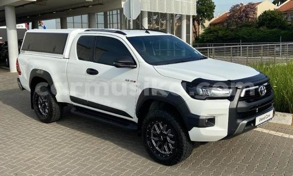 Buy Used Toyota Hilux White Car in Beitbridge in Matabeleland South