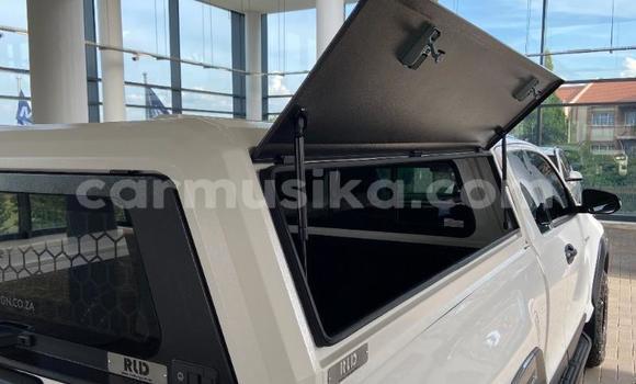 Buy Used Toyota Hilux White Car in Beitbridge in Matabeleland South Buy Used Toyota Hilux White Car in Beitbridge in Matabeleland South