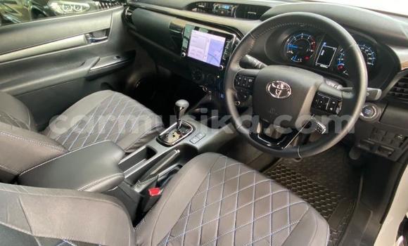 Buy Used Toyota Hilux White Car in Beitbridge in Matabeleland South Buy Used Toyota Hilux White Car in Beitbridge in Matabeleland South