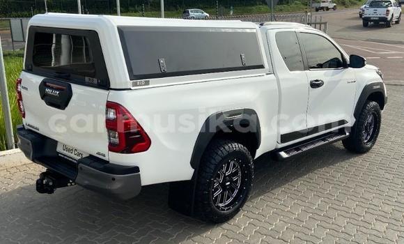 Buy Used Toyota Hilux White Car in Beitbridge in Matabeleland South Buy Used Toyota Hilux White Car in Beitbridge in Matabeleland South