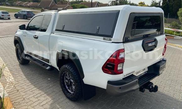 Buy Used Toyota Hilux White Car in Beitbridge in Matabeleland South Buy Used Toyota Hilux White Car in Beitbridge in Matabeleland South