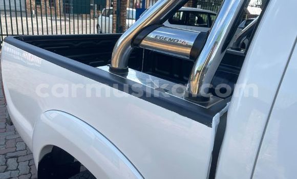 Nunua Ilio tumika Toyota Hilux Nyeupe Gari ndani ya Belvedere nchini Harare Nunua Ilio tumika Toyota Hilux Nyeupe Gari ndani ya Belvedere nchini Harare