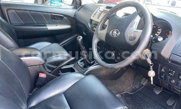Nunua Ilio tumika Toyota Hilux Nyeupe Gari ndani ya Belvedere nchini Harare Nunua Ilio tumika Toyota Hilux Nyeupe Gari ndani ya Belvedere nchini Harare