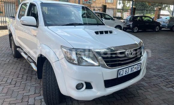 Nunua Ilio tumika Toyota Hilux Nyeupe Gari ndani ya Belvedere nchini Harare Nunua Ilio tumika Toyota Hilux Nyeupe Gari ndani ya Belvedere nchini Harare