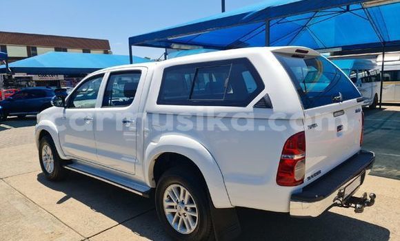 Tenga Tsaru Toyota Hilux Chena Mota in Bulawayo in Bulawayo Tenga Tsaru Toyota Hilux Chena Mota in Bulawayo in Bulawayo