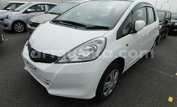 Acheter Occasion Voiture Honda Fit Blanc à Beitbridge, Matabeleland South