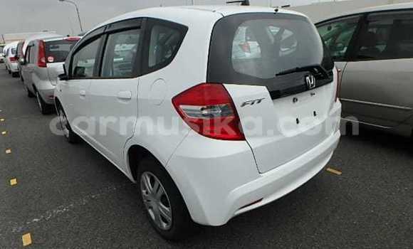 Acheter Occasion Voiture Honda Fit Blanc à Beitbridge, Matabeleland South Acheter Occasion Voiture Honda Fit Blanc à Beitbridge, Matabeleland South