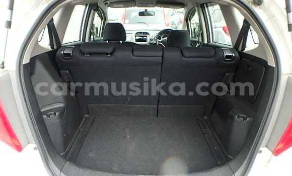 Acheter Occasion Voiture Honda Fit Blanc à Beitbridge, Matabeleland South Acheter Occasion Voiture Honda Fit Blanc à Beitbridge, Matabeleland South