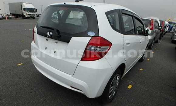 Acheter Occasion Voiture Honda Fit Blanc à Beitbridge, Matabeleland South Acheter Occasion Voiture Honda Fit Blanc à Beitbridge, Matabeleland South