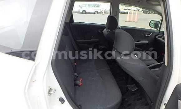 Acheter Occasion Voiture Honda Fit Blanc à Beitbridge, Matabeleland South Acheter Occasion Voiture Honda Fit Blanc à Beitbridge, Matabeleland South