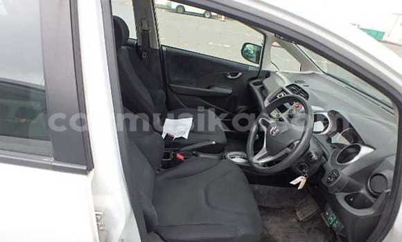 Acheter Occasion Voiture Honda Fit Blanc à Beitbridge, Matabeleland South Acheter Occasion Voiture Honda Fit Blanc à Beitbridge, Matabeleland South
