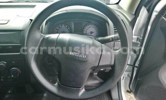 Nunua Ilio tumika Isuzu D–MAX Nyeupe Gari ndani ya Beitbridge nchini Matabeleland Kusini Nunua Ilio tumika Isuzu D–MAX Nyeupe Gari ndani ya Beitbridge nchini Matabeleland Kusini