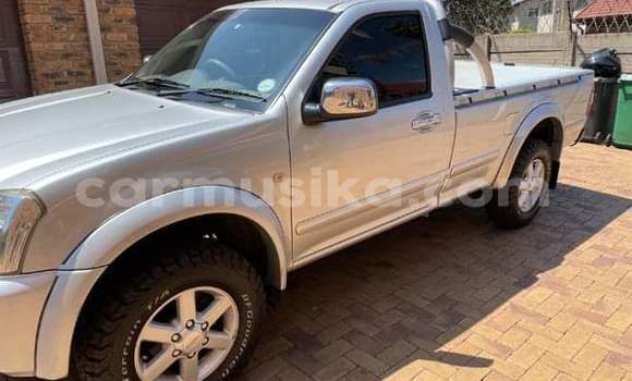 Acheter Occasion Voiture Isuzu KB Gris à Beitbridge, Matabeleland South Acheter Occasion Voiture Isuzu KB Gris à Beitbridge, Matabeleland South