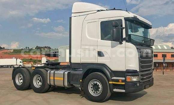 Buy Used Scania Irizar White Truck in Beitbridge in Matabeleland South