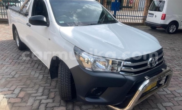 Buy Used Toyota Hilux White Car in Beitbridge in Matabeleland South