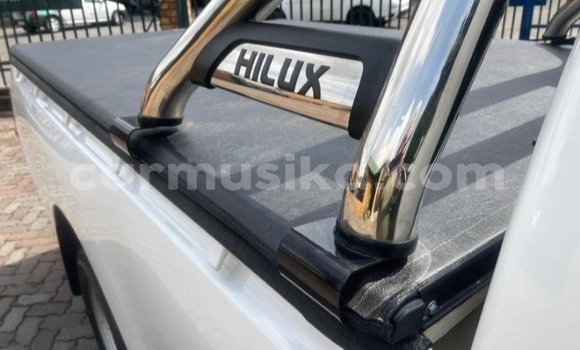 Tenga Tsaru Toyota Hilux Chena Mota in Beitbridge in Matabeleland South Tenga Tsaru Toyota Hilux Chena Mota in Beitbridge in Matabeleland South