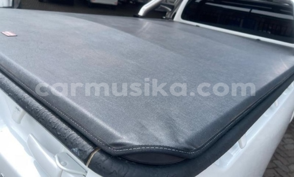 Tenga Tsaru Toyota Hilux Chena Mota in Beitbridge in Matabeleland South Tenga Tsaru Toyota Hilux Chena Mota in Beitbridge in Matabeleland South