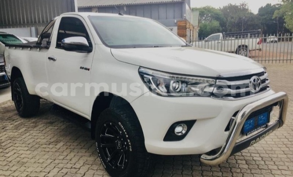 Nunua Ilio tumika Toyota Hilux Nyeupe Gari ndani ya Beitbridge nchini Matabeleland Kusini