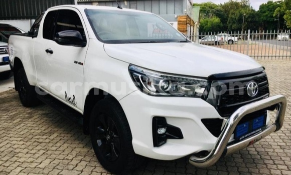 Buy Used Toyota Hilux White Car in Beitbridge in Matabeleland South