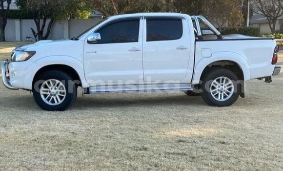 Acheter Occasion Voiture Toyota Hilux Blanc à Beitbridge, Matabeleland South Acheter Occasion Voiture Toyota Hilux Blanc à Beitbridge, Matabeleland South