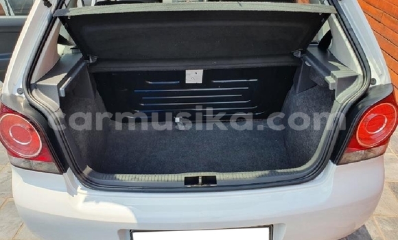 Acheter Occasion Voiture Volkswagen Polo Blanc à Beitbridge, Matabeleland South Acheter Occasion Voiture Volkswagen Polo Blanc à Beitbridge, Matabeleland South