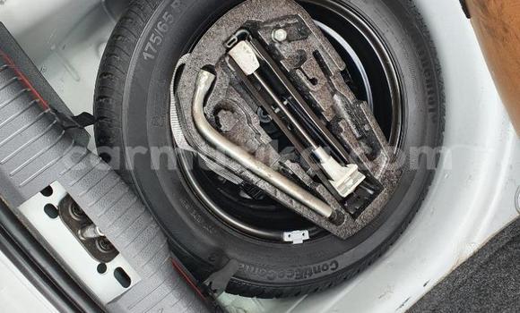 Acheter Occasion Voiture Volkswagen Polo Blanc à Beitbridge, Matabeleland South Acheter Occasion Voiture Volkswagen Polo Blanc à Beitbridge, Matabeleland South