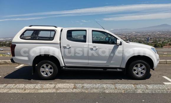 Acheter Occasion Voiture Isuzu KB Blanc à Beitbridge, Matabeleland South Acheter Occasion Voiture Isuzu KB Blanc à Beitbridge, Matabeleland South