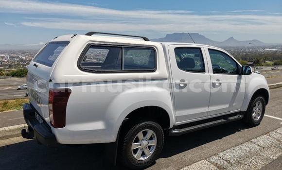 Acheter Occasion Voiture Isuzu KB Blanc à Beitbridge, Matabeleland South Acheter Occasion Voiture Isuzu KB Blanc à Beitbridge, Matabeleland South