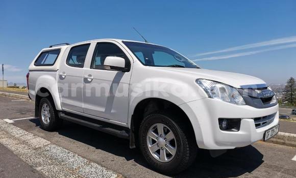 Acheter Occasion Voiture Isuzu KB Blanc à Beitbridge, Matabeleland South Acheter Occasion Voiture Isuzu KB Blanc à Beitbridge, Matabeleland South
