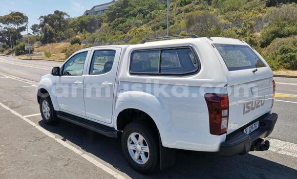 Acheter Occasion Voiture Isuzu KB Blanc à Beitbridge, Matabeleland South Acheter Occasion Voiture Isuzu KB Blanc à Beitbridge, Matabeleland South