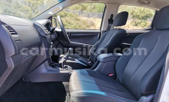 Acheter Occasion Voiture Isuzu KB Blanc à Beitbridge, Matabeleland South Acheter Occasion Voiture Isuzu KB Blanc à Beitbridge, Matabeleland South