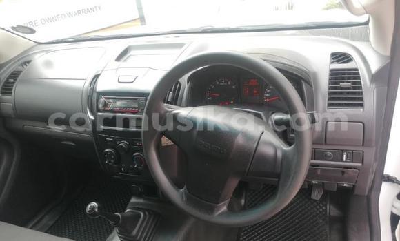 Acheter Occasion Voiture Isuzu KB Blanc à Beitbridge, Matabeleland South Acheter Occasion Voiture Isuzu KB Blanc à Beitbridge, Matabeleland South