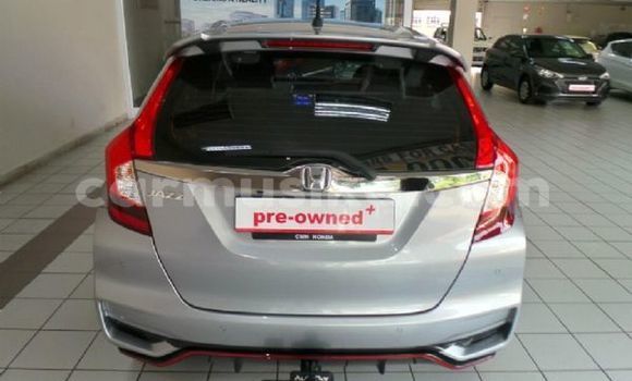 Nunua Ilio tumika Honda Jazz Fedha Gari ndani ya Bulawayo nchini Bulawayo Nunua Ilio tumika Honda Jazz Fedha Gari ndani ya Bulawayo nchini Bulawayo