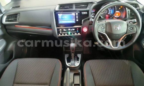 Nunua Ilio tumika Honda Jazz Fedha Gari ndani ya Bulawayo nchini Bulawayo Nunua Ilio tumika Honda Jazz Fedha Gari ndani ya Bulawayo nchini Bulawayo