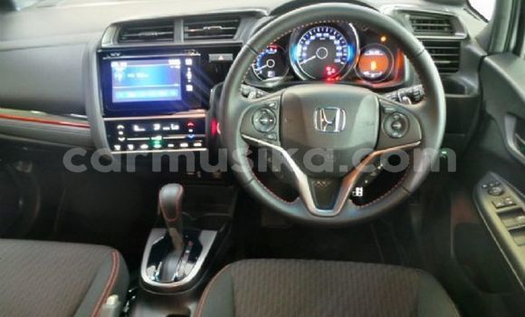 Nunua Ilio tumika Honda Jazz Fedha Gari ndani ya Bulawayo nchini Bulawayo Nunua Ilio tumika Honda Jazz Fedha Gari ndani ya Bulawayo nchini Bulawayo