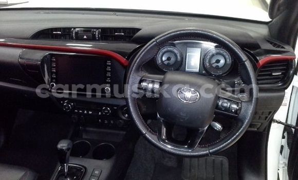 Buy Used Toyota Hilux White Car in Beitbridge in Matabeleland South Buy Used Toyota Hilux White Car in Beitbridge in Matabeleland South