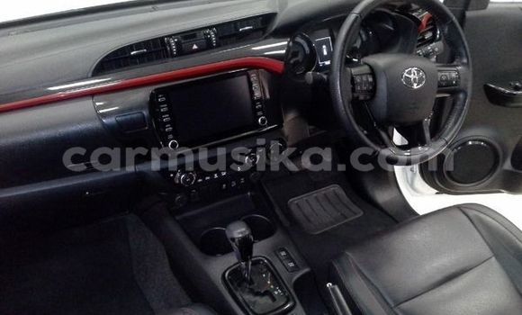 Buy Used Toyota Hilux White Car in Beitbridge in Matabeleland South Buy Used Toyota Hilux White Car in Beitbridge in Matabeleland South