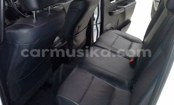 Buy Used Toyota Hilux White Car in Beitbridge in Matabeleland South Buy Used Toyota Hilux White Car in Beitbridge in Matabeleland South