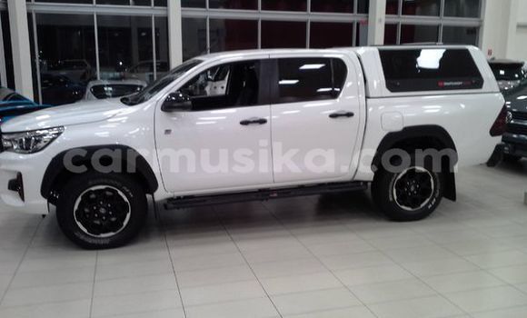 Buy Used Toyota Hilux White Car in Beitbridge in Matabeleland South Buy Used Toyota Hilux White Car in Beitbridge in Matabeleland South