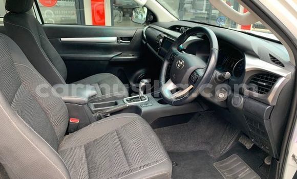 Buy Used Toyota Hilux White Car in Beitbridge in Matabeleland South Buy Used Toyota Hilux White Car in Beitbridge in Matabeleland South